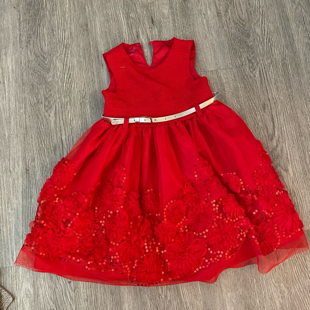 Really pretty dress!